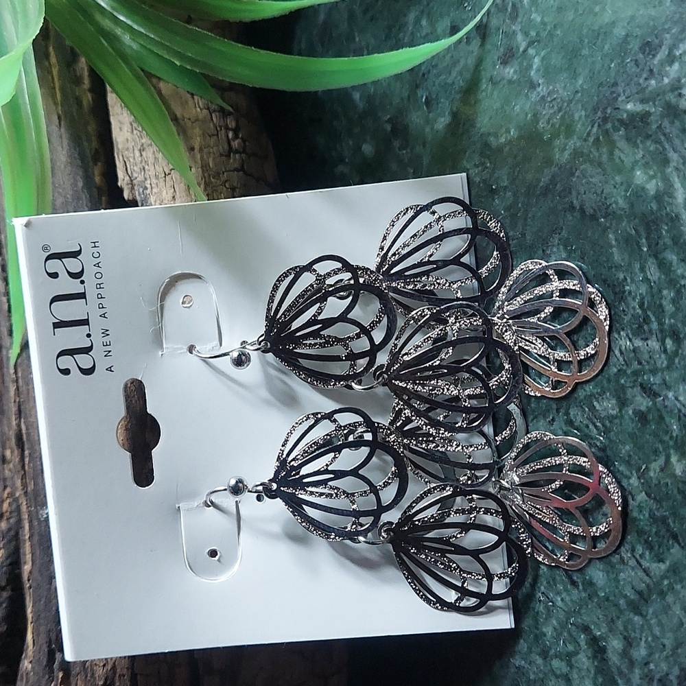 E3019 ANA Silver Dangle Towered Earrings